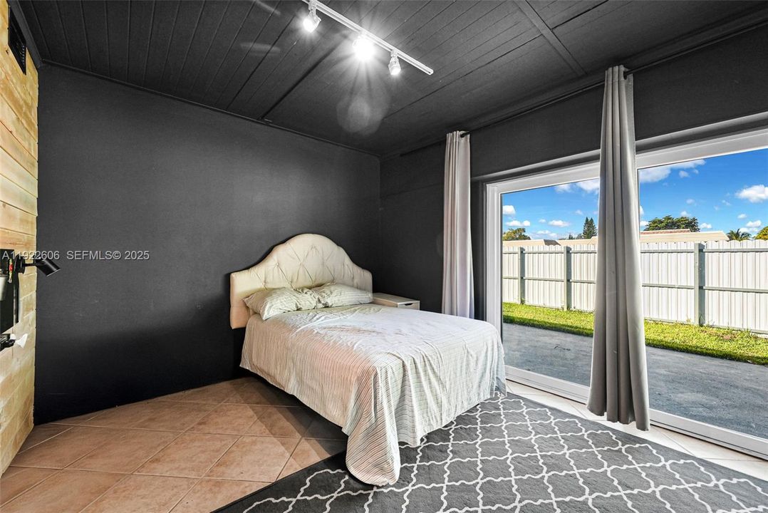 For Sale: $490,000 (4 beds, 2 baths, 1716 Square Feet)