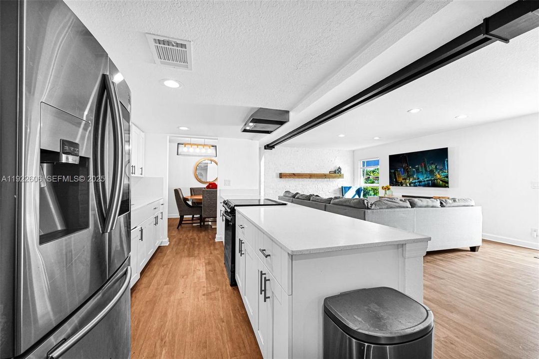 For Sale: $490,000 (4 beds, 2 baths, 1716 Square Feet)