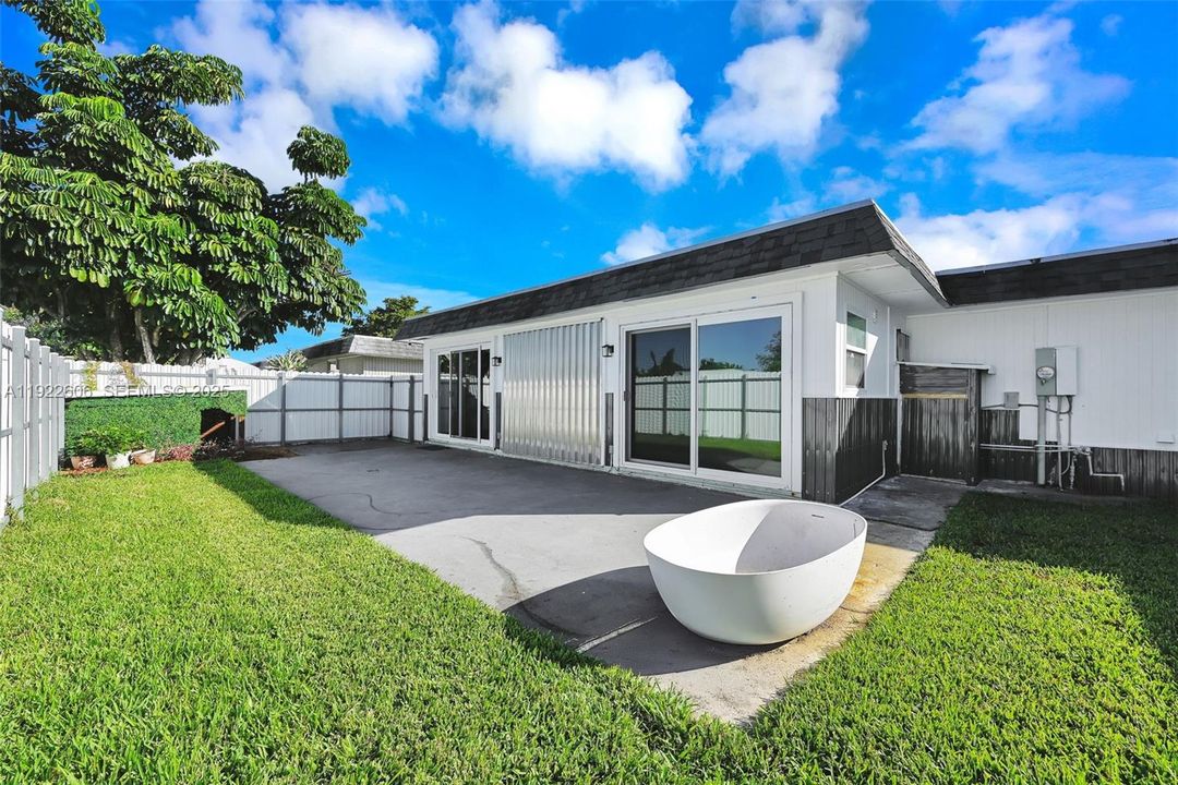 For Sale: $490,000 (4 beds, 2 baths, 1716 Square Feet)