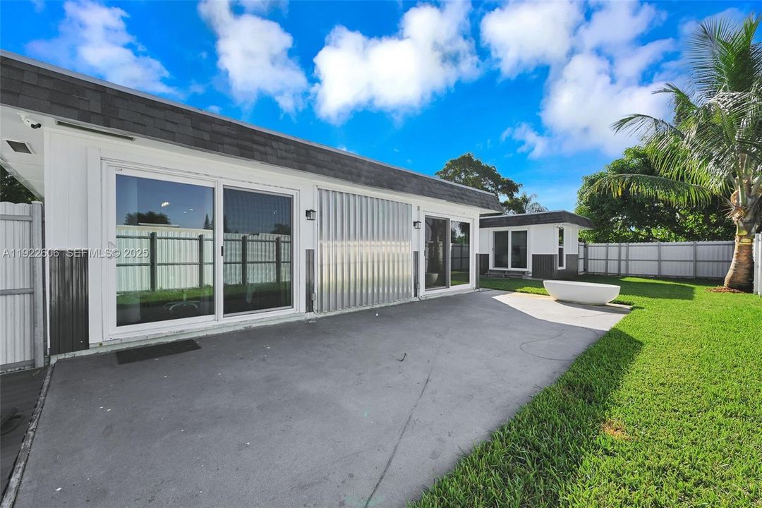 For Sale: $490,000 (4 beds, 2 baths, 1716 Square Feet)