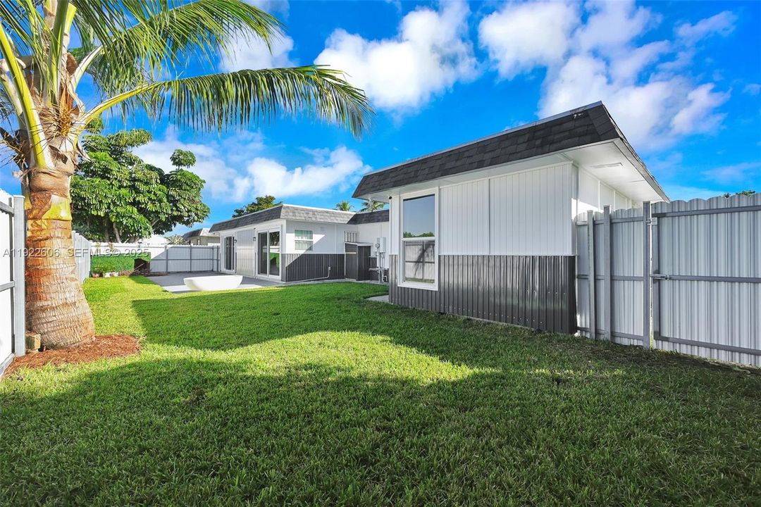 For Sale: $490,000 (4 beds, 2 baths, 1716 Square Feet)