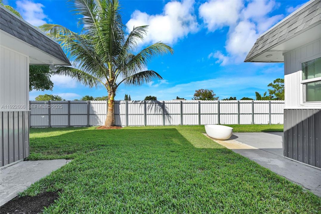 For Sale: $490,000 (4 beds, 2 baths, 1716 Square Feet)