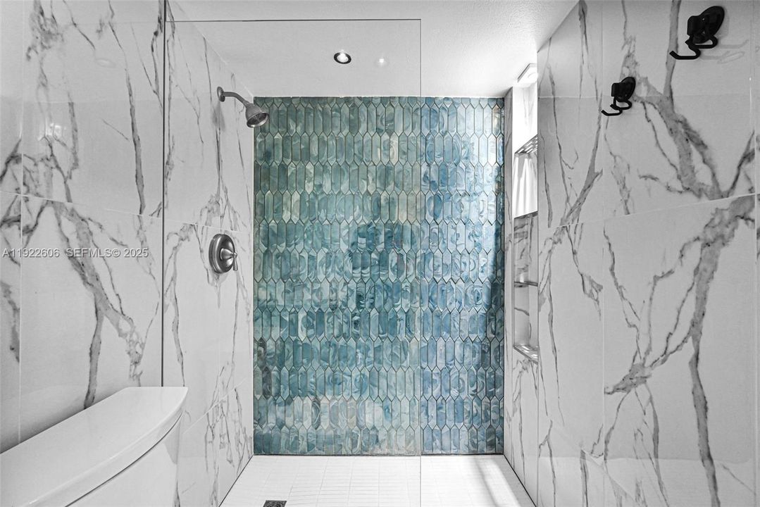 For Sale: $490,000 (4 beds, 2 baths, 1716 Square Feet)