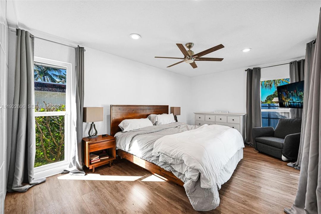 For Sale: $490,000 (4 beds, 2 baths, 1716 Square Feet)