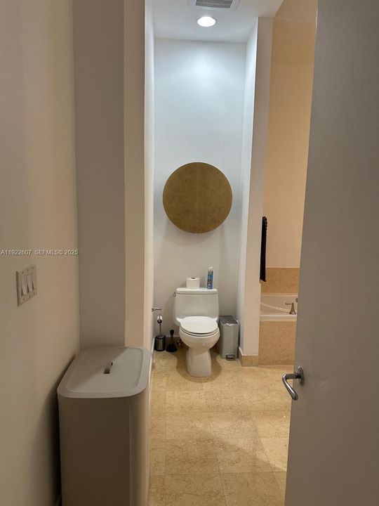 For Rent: $3,000 (1 beds, 1 baths, 900 Square Feet)