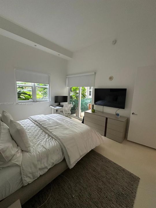 For Rent: $3,000 (1 beds, 1 baths, 900 Square Feet)