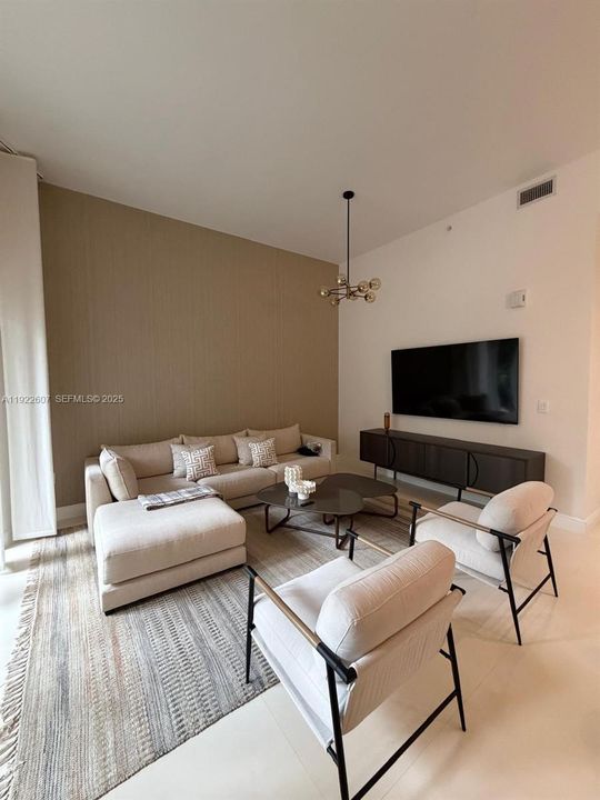 For Rent: $3,000 (1 beds, 1 baths, 900 Square Feet)