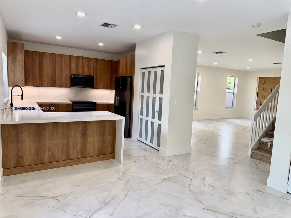 В аренду: $5,200 (4 спален, 2 ванн, 2885 Квадратных фут)