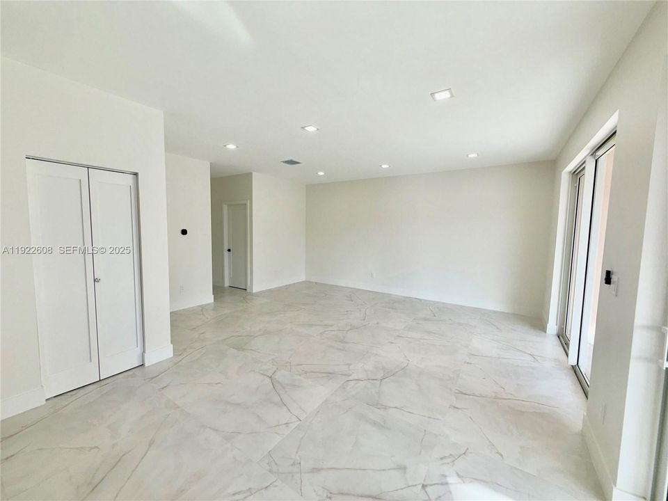 В аренду: $5,200 (4 спален, 2 ванн, 2885 Квадратных фут)