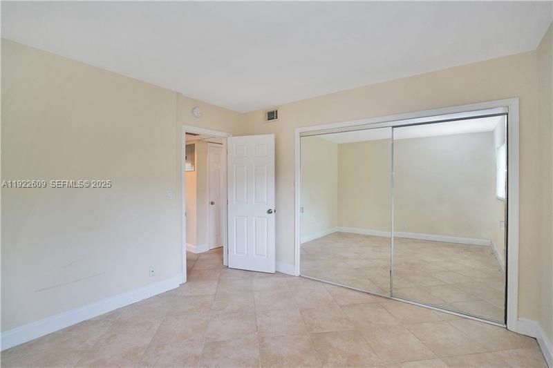For Rent: $1,900 (2 beds, 1 baths, 772 Square Feet)