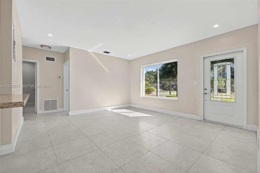 For Sale: $650,000 (3 beds, 2 baths, 1250 Square Feet)