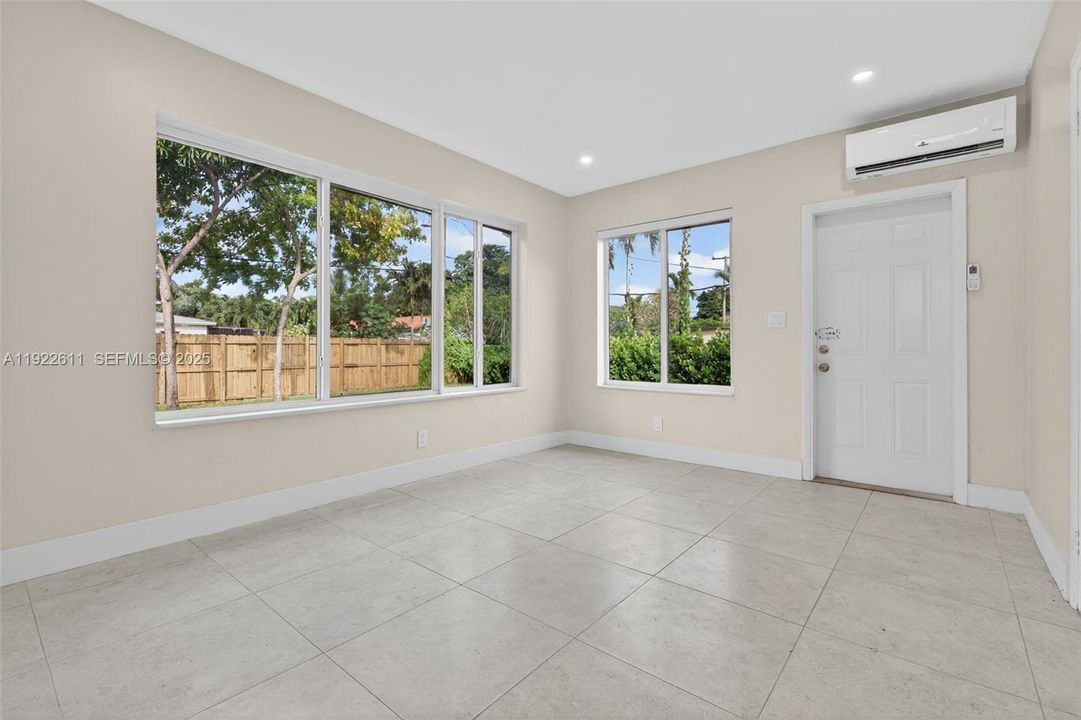 For Sale: $650,000 (3 beds, 2 baths, 1250 Square Feet)