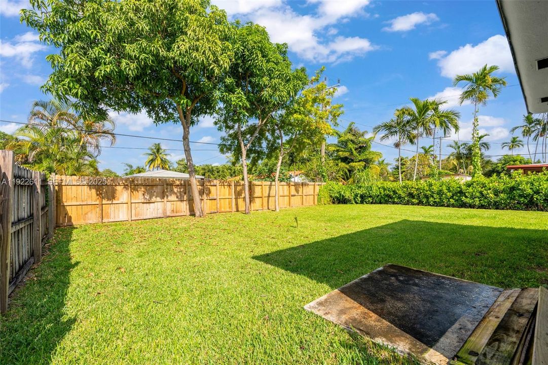 For Sale: $650,000 (3 beds, 2 baths, 1250 Square Feet)