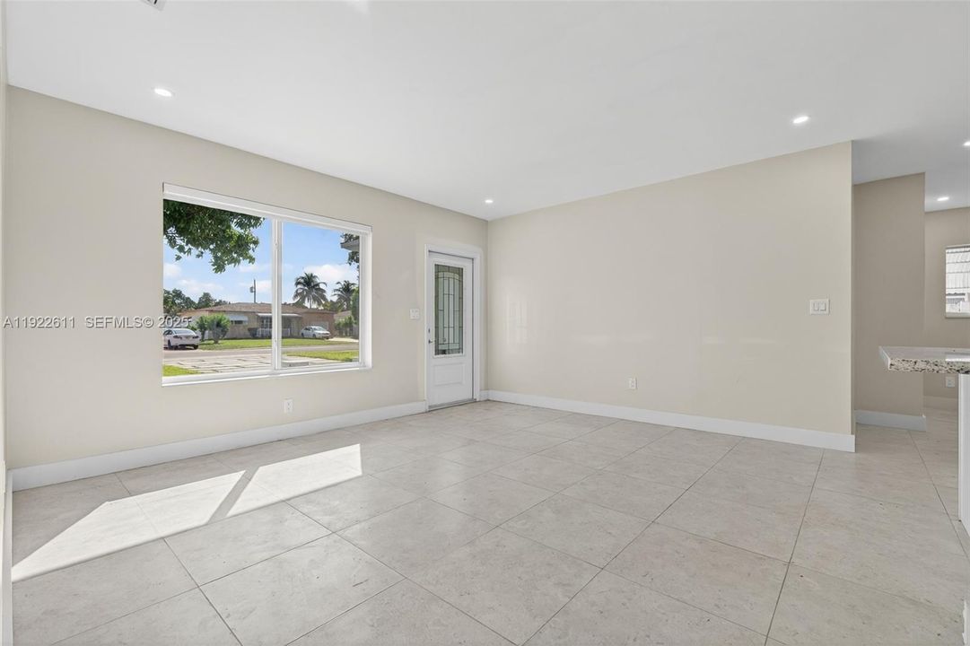 For Sale: $650,000 (3 beds, 2 baths, 1250 Square Feet)