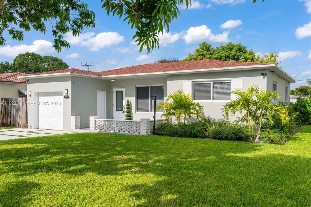 For Sale: $650,000 (3 beds, 2 baths, 1250 Square Feet)