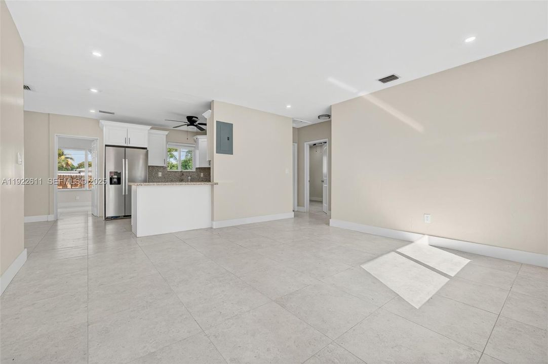 For Sale: $650,000 (3 beds, 2 baths, 1250 Square Feet)