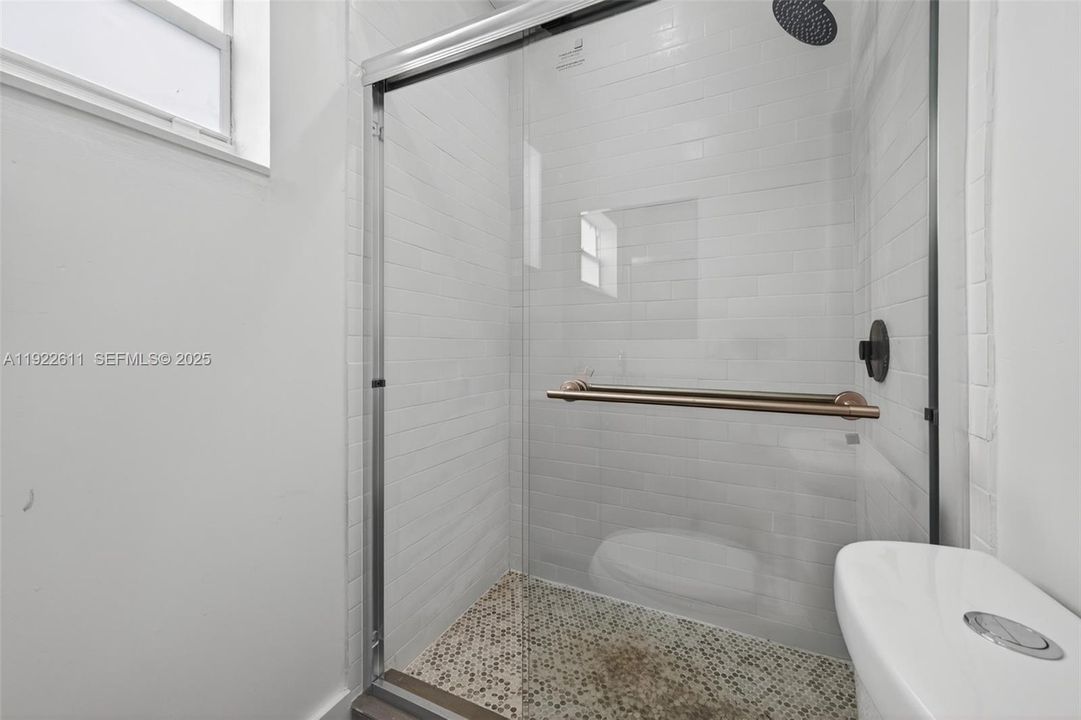 For Sale: $650,000 (3 beds, 2 baths, 1250 Square Feet)