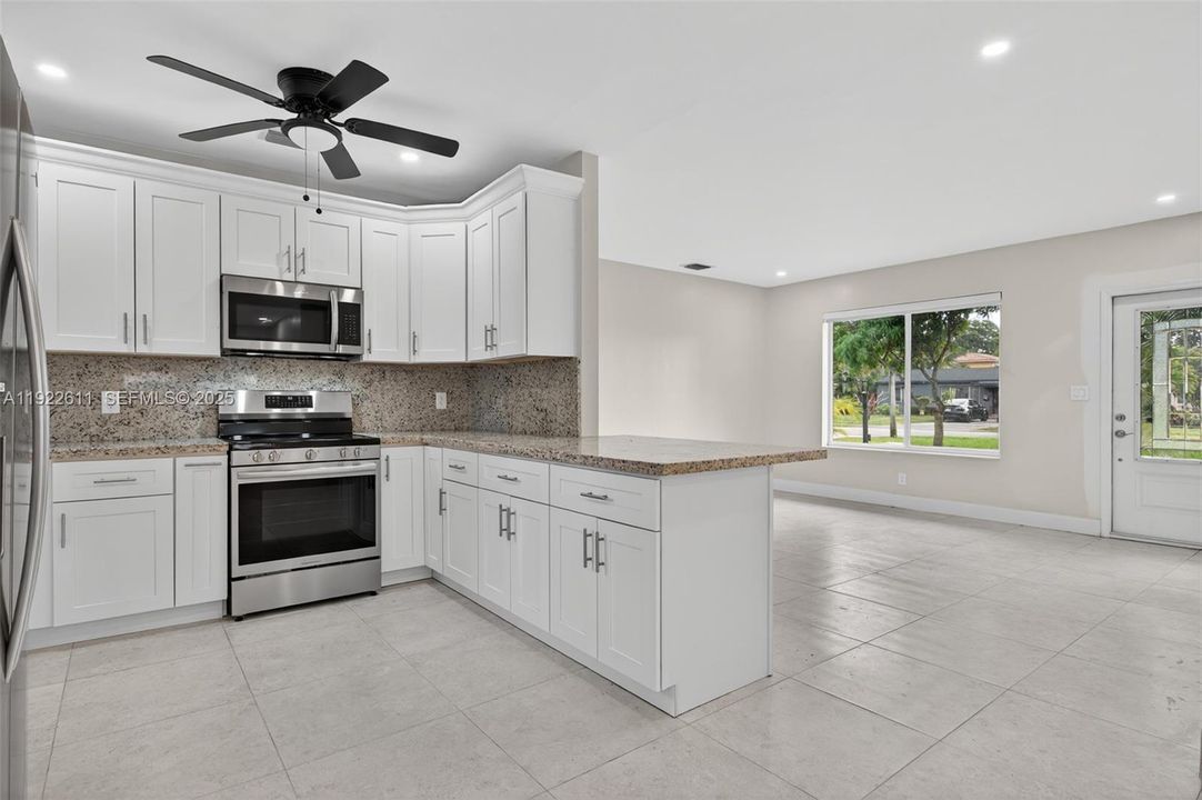 For Sale: $650,000 (3 beds, 2 baths, 1250 Square Feet)