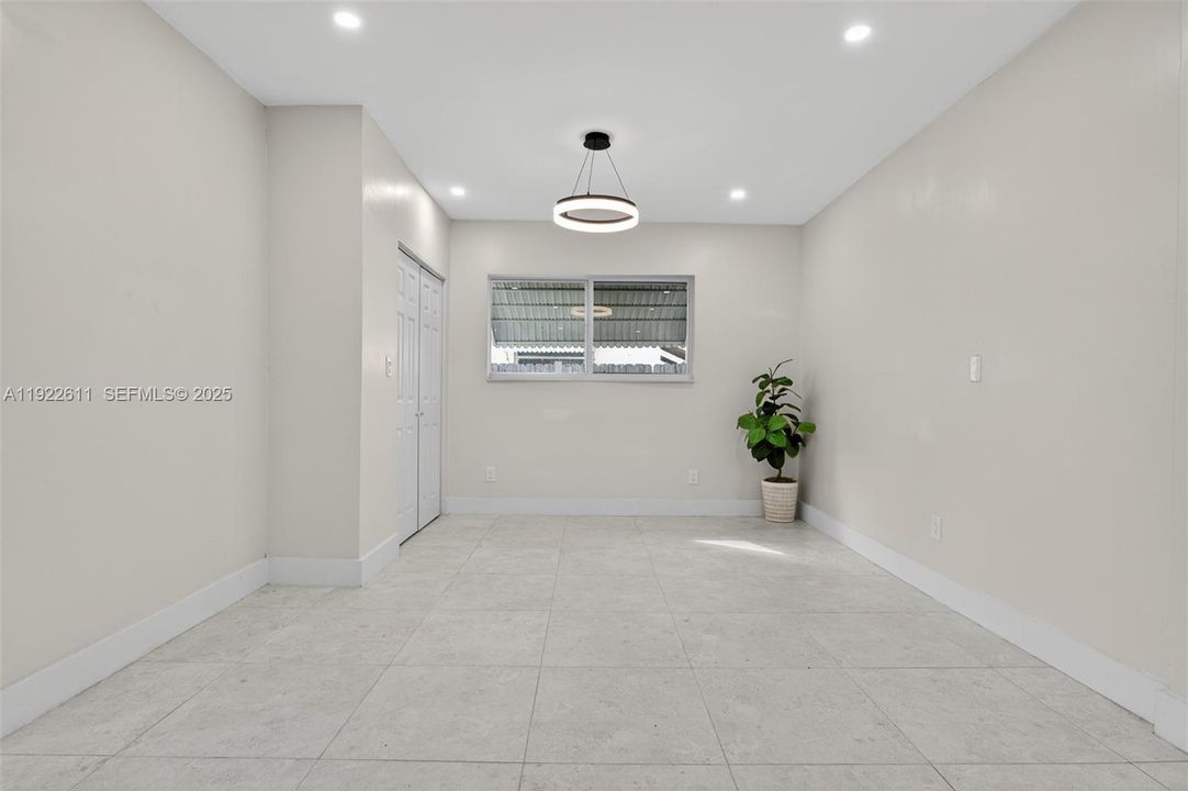 For Sale: $650,000 (3 beds, 2 baths, 1250 Square Feet)