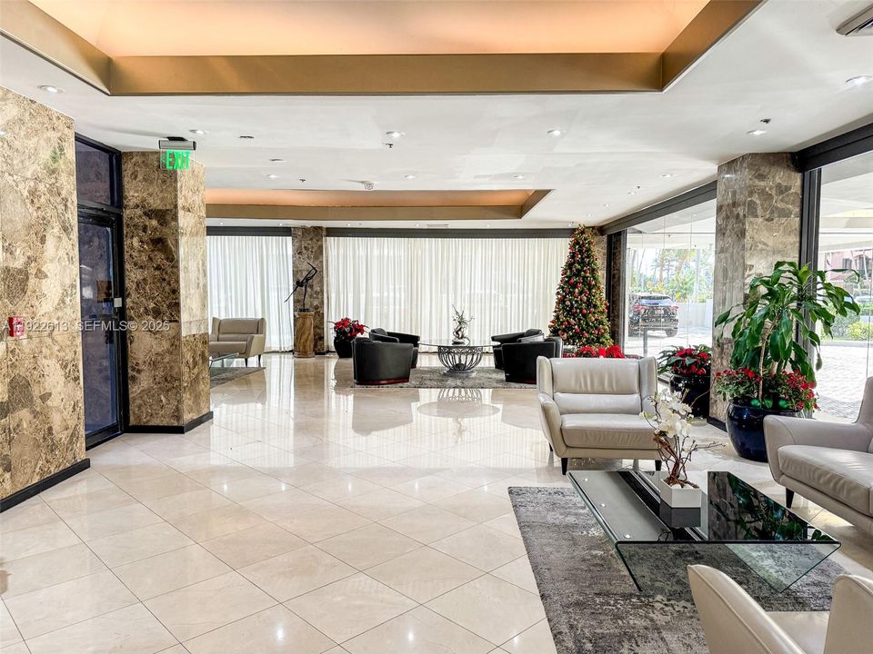 出租: $9,000 (3 贝兹, 2 浴室, 2367 平方英尺)