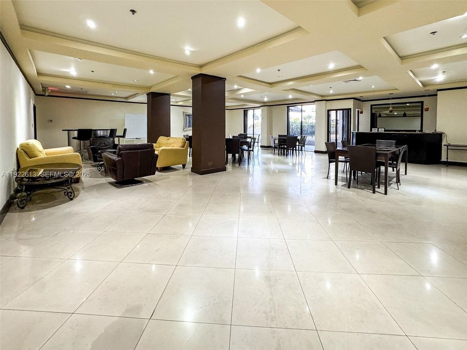 出租: $9,000 (3 贝兹, 2 浴室, 2367 平方英尺)