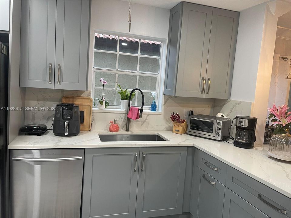 For Sale: $679,000 (4 beds, 2 baths, 2263 Square Feet)