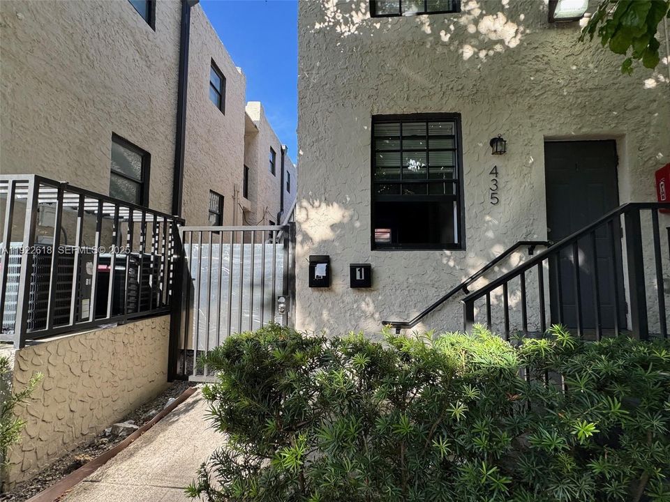 For Rent: $1,600 (1 beds, 1 baths, 550 Square Feet)