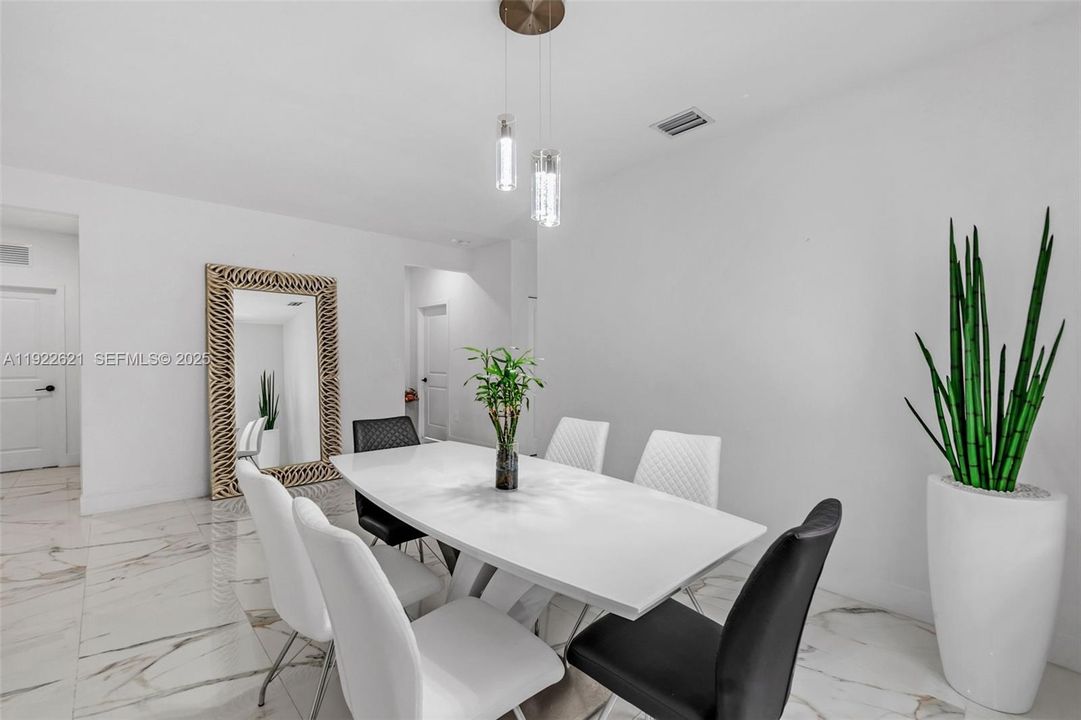 待售: $659,000 (4 贝兹, 3 浴室, 1895 平方英尺)