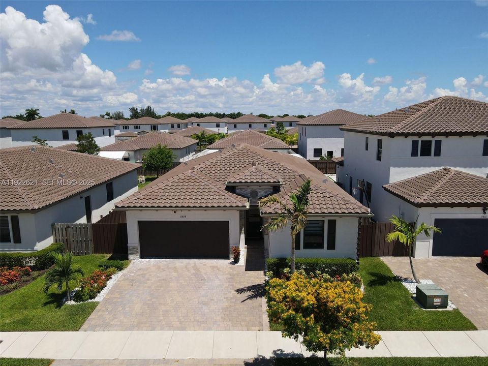 待售: $659,000 (4 贝兹, 3 浴室, 1895 平方英尺)