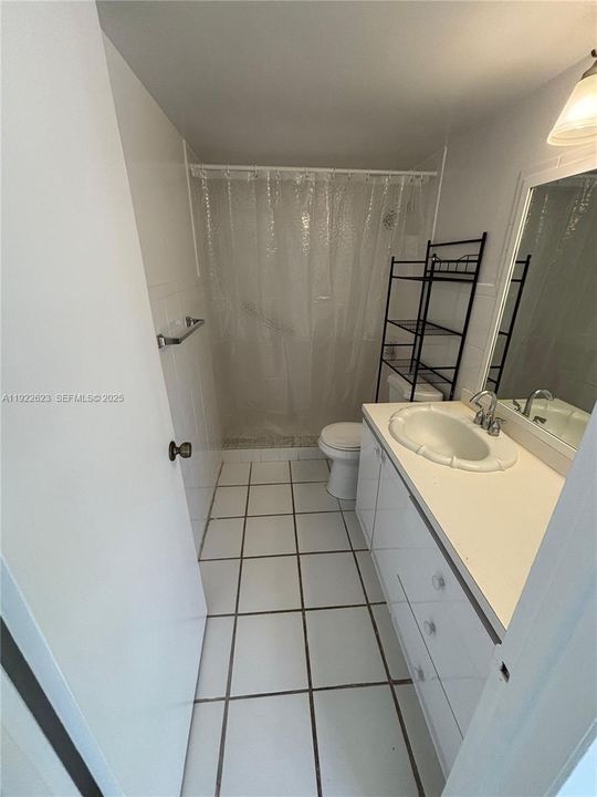 For Rent: $2,200 (2 beds, 2 baths, 918 Square Feet)