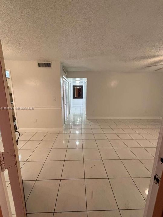 For Rent: $2,200 (2 beds, 2 baths, 918 Square Feet)