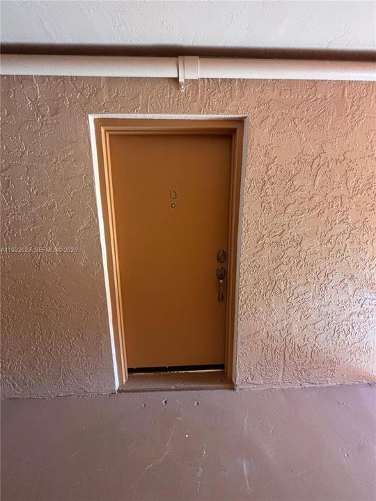 For Rent: $2,200 (2 beds, 2 baths, 918 Square Feet)