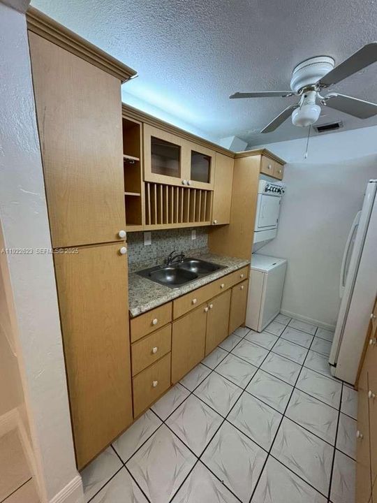 For Rent: $2,200 (2 beds, 2 baths, 918 Square Feet)