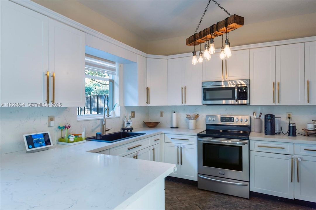 For Sale: $570,000 (3 beds, 2 baths, 1758 Square Feet)