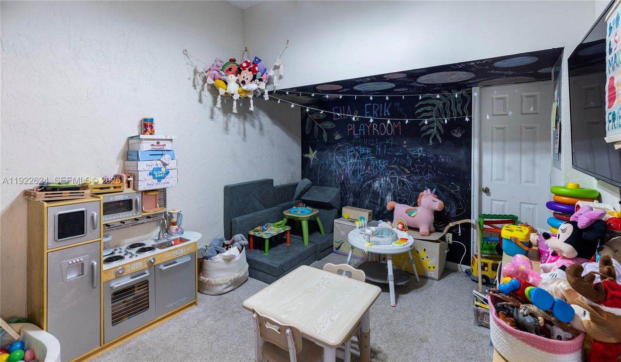 For Sale: $570,000 (3 beds, 2 baths, 1758 Square Feet)