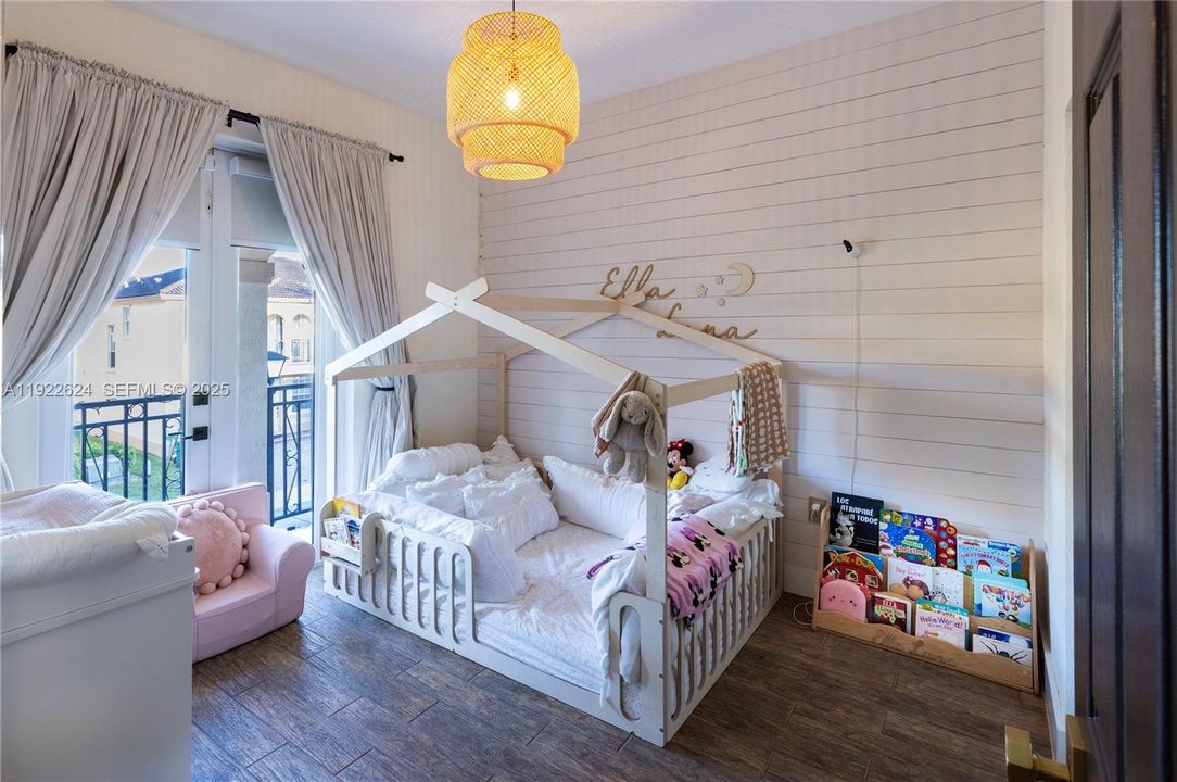 For Sale: $570,000 (3 beds, 2 baths, 1758 Square Feet)