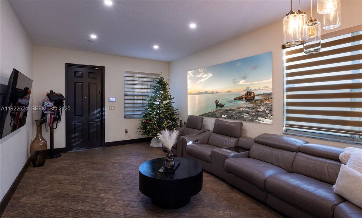 For Sale: $570,000 (3 beds, 2 baths, 1758 Square Feet)