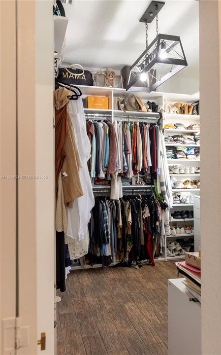 For Sale: $570,000 (3 beds, 2 baths, 1758 Square Feet)