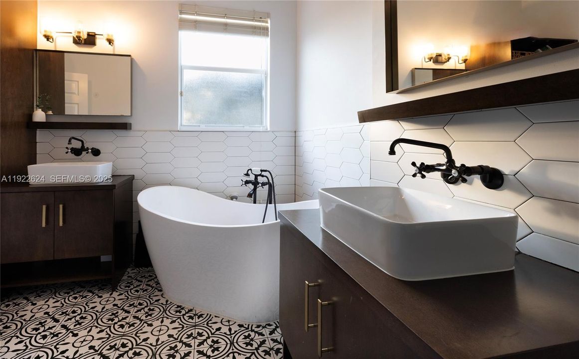 For Sale: $570,000 (3 beds, 2 baths, 1758 Square Feet)