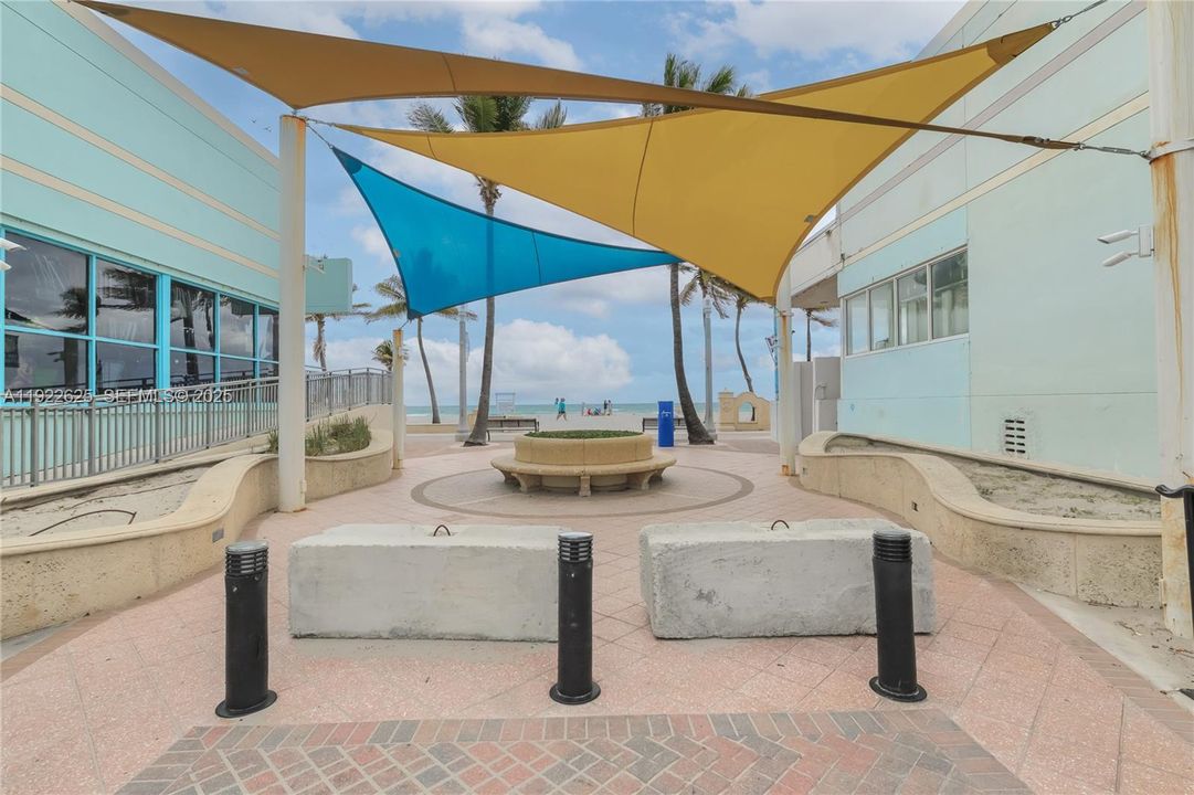 For Sale: $690,000 (2 beds, 2 baths, 1000 Square Feet)