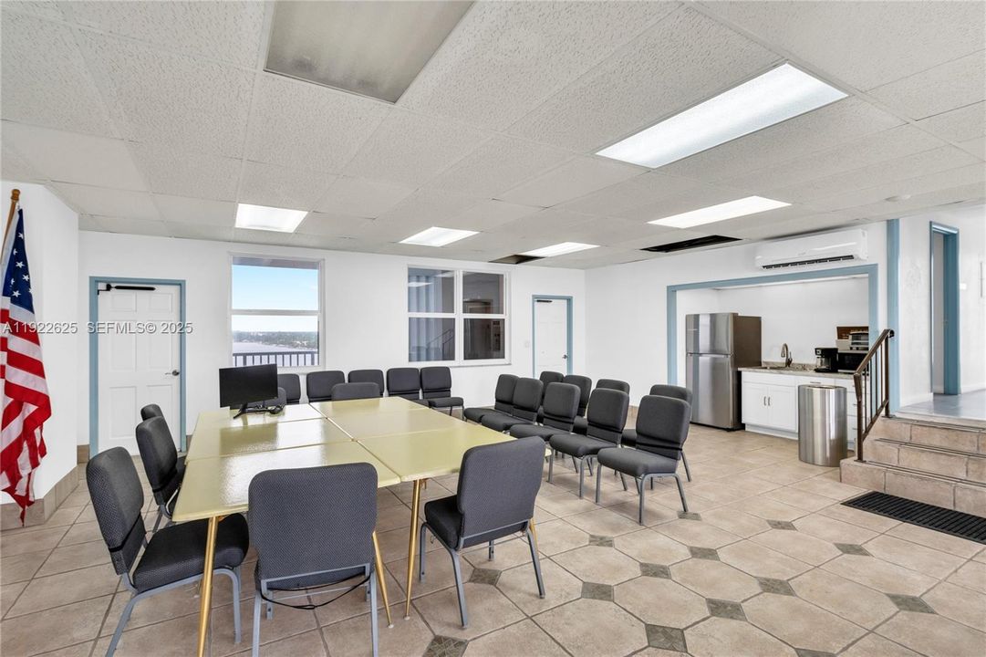 For Sale: $690,000 (2 beds, 2 baths, 1000 Square Feet)