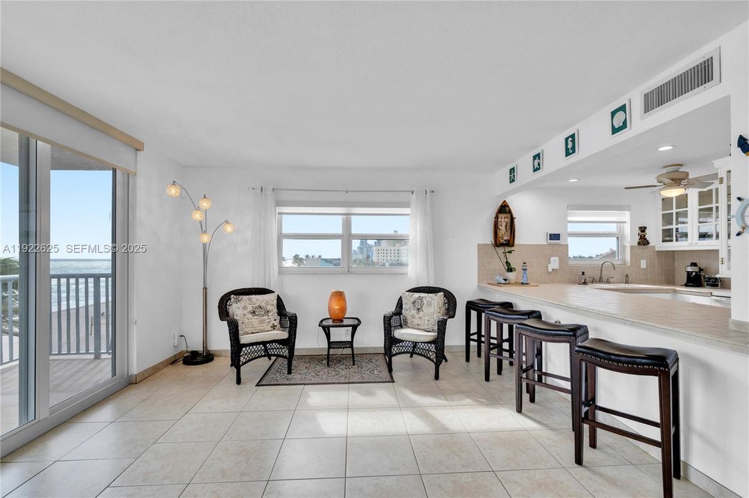 For Sale: $690,000 (2 beds, 2 baths, 1000 Square Feet)