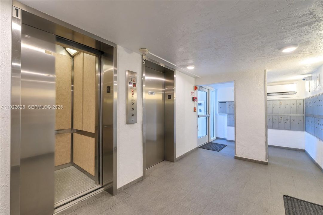 For Sale: $690,000 (2 beds, 2 baths, 1000 Square Feet)