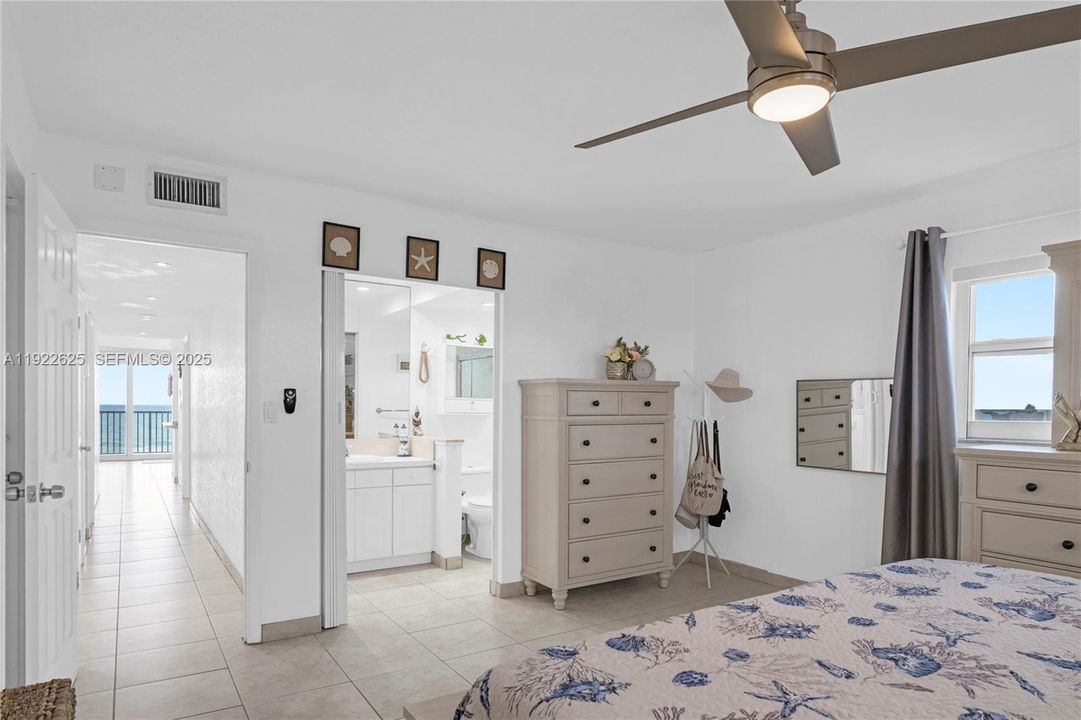 For Sale: $690,000 (2 beds, 2 baths, 1000 Square Feet)