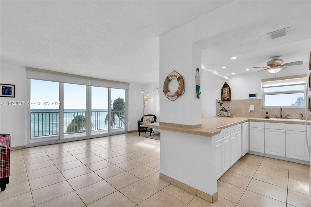 For Sale: $690,000 (2 beds, 2 baths, 1000 Square Feet)