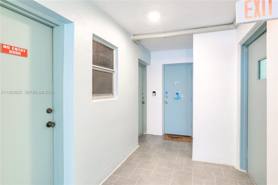 For Sale: $690,000 (2 beds, 2 baths, 1000 Square Feet)