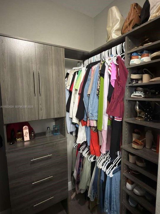 For Rent: $3,100 (3 beds, 3 baths, 1826 Square Feet)