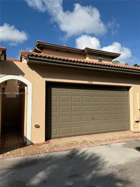 For Rent: $3,100 (3 beds, 3 baths, 1826 Square Feet)