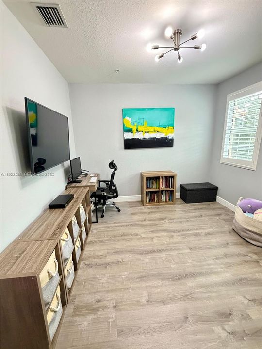 For Rent: $3,100 (3 beds, 3 baths, 1826 Square Feet)