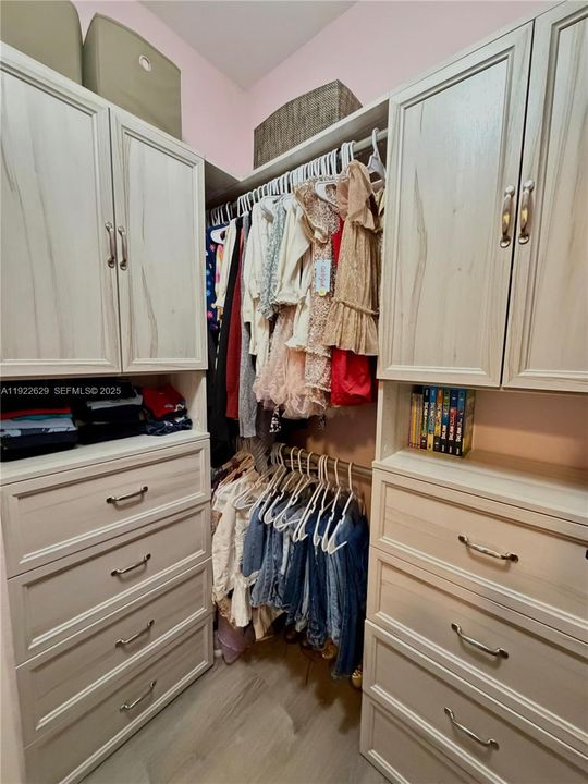 For Rent: $3,100 (3 beds, 3 baths, 1826 Square Feet)